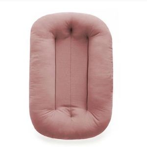 Snuggle me organic GUMDROP color